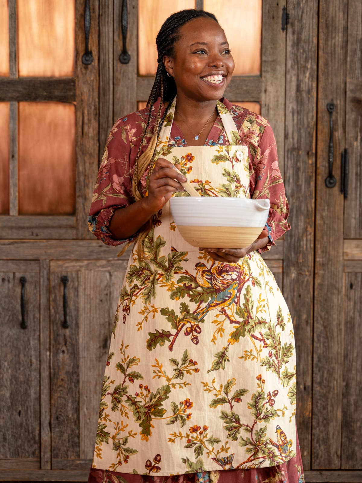 Whispering Oaks Chef Apron - Antique