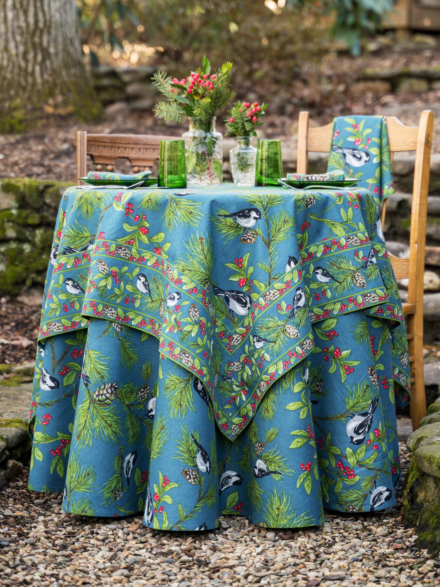 Tablecloth, Chickadee Round Cloth: 70"