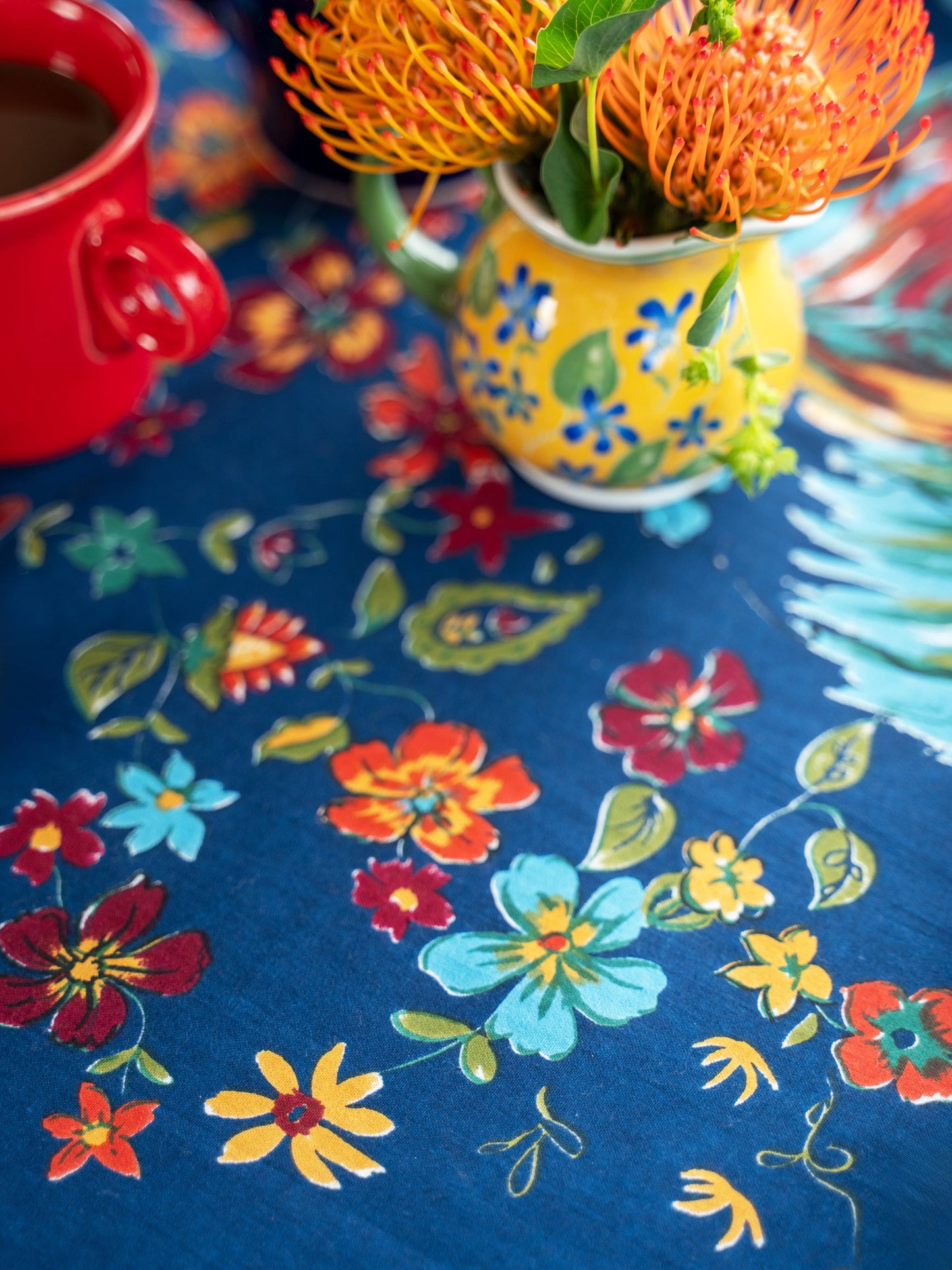 Tablecloth, Rooster Round Cloth: 70" (navy)