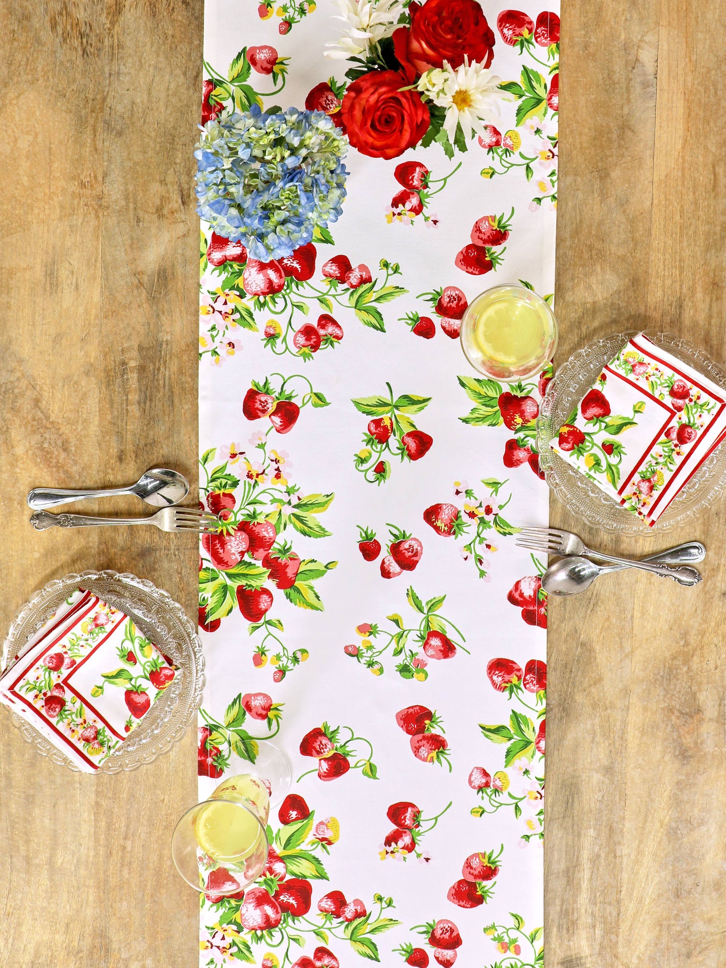 Runner, Strawberry Basket Runner - Ecru